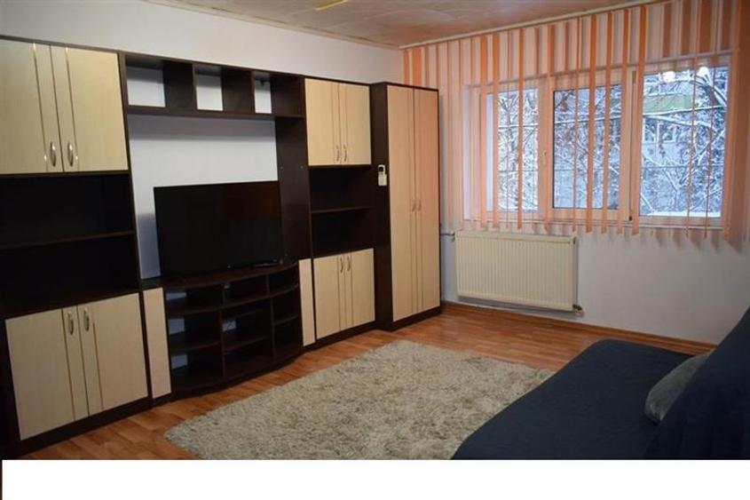 Apartament 2 camere decomandat, etajul 1/4, zona Aviatiei