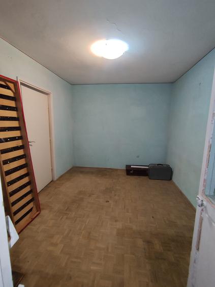 Apartament 3 camere semidecomandat de vânzare – Micro 19, etaj 3, liber