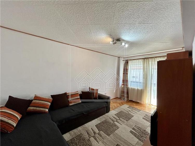 Apartament 2 camere, decomandat, la cheie, zona buna