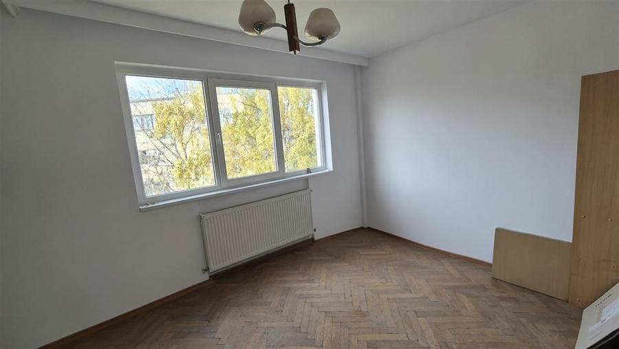 Apartament 3 camere, 2 balcoane si debara-zona Astra