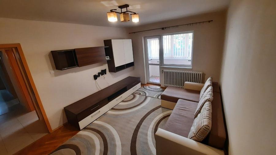 Inchiriez apartament 3 camere, etaj 1, Cetate, foste proprietati