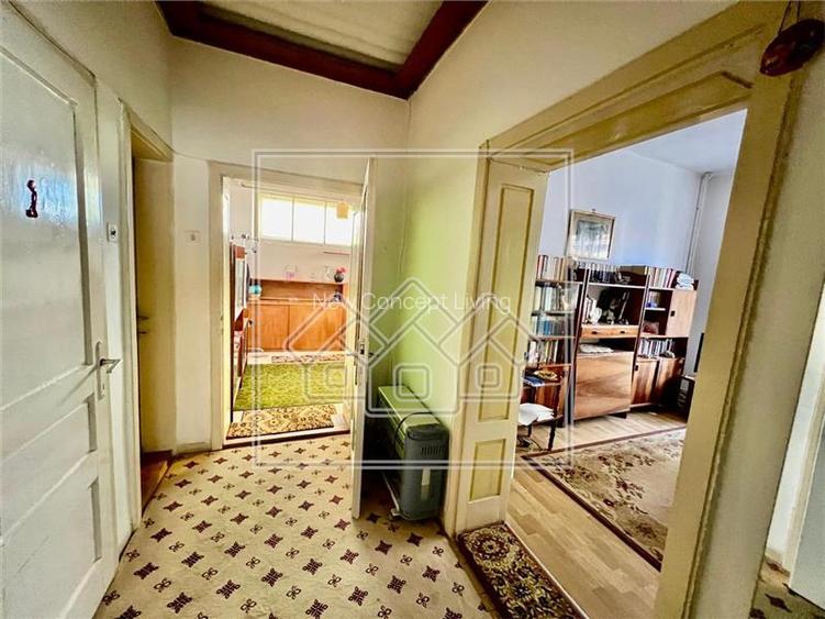 Casa de vanzare in Cisnadie - 6 camere, garaj - teren 250 mp - 9