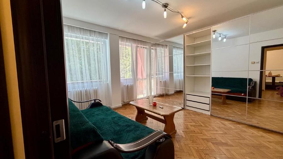 Garsonieră decomandată 44mp