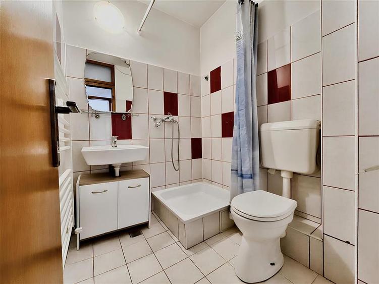 Apartament decomandat cu 4 camere orientat sud zona Cerna