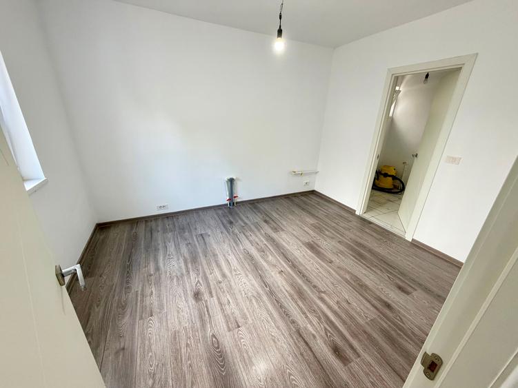 Casa P+1 la 1 km fata de metrou Aparatorii Patriei. 3 cam. Teren 110 mp