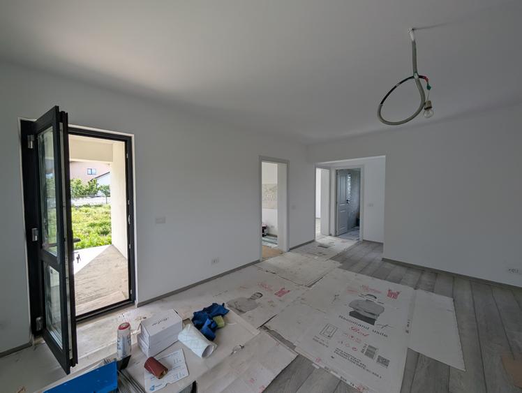 Casa cu garaj Lilieci- teren 540m, canalizare, apa, gaz.