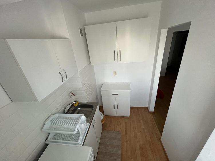 Garsonieră 27 mp mobilată, la cheie – Zona Gării, Etaj 6, baie nouă, direct de l