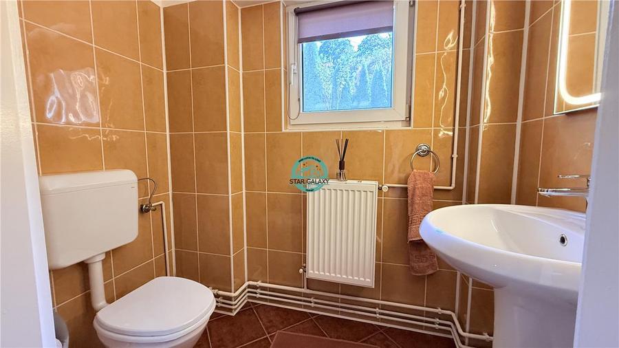 Vand apartament cu 4 camere pe 2 niveluri in casa in Reghin