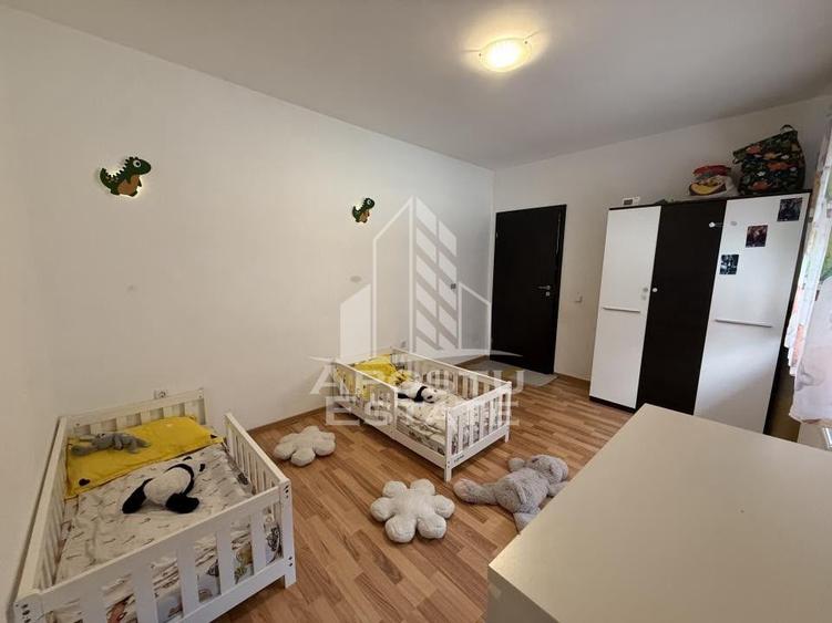 Apartament cu 3 camere de vanzare , Cu grădina , Sanandrei
