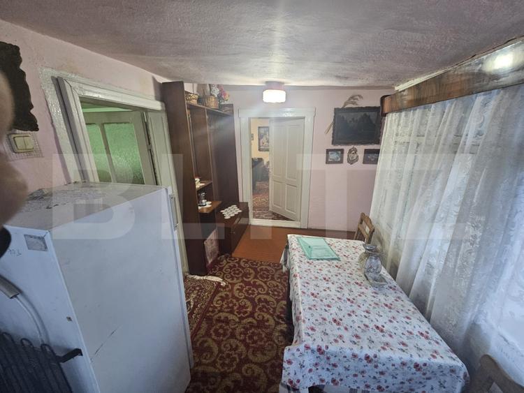 Casă cu 2 camere și anexe, zona centralǎ, Câmpeni