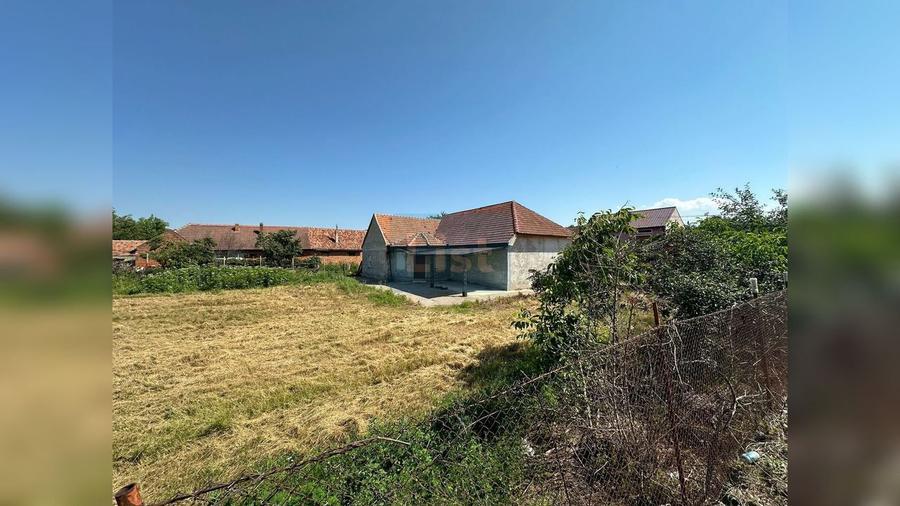 Casa intr-o zona linistita, Bucosnita