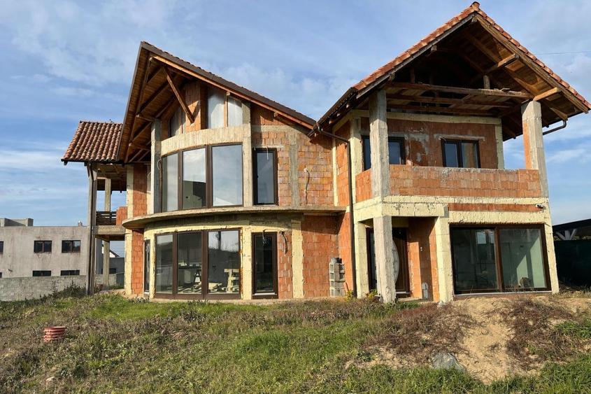 Casǎ de vânzare 7 camere P+E Sânmartin