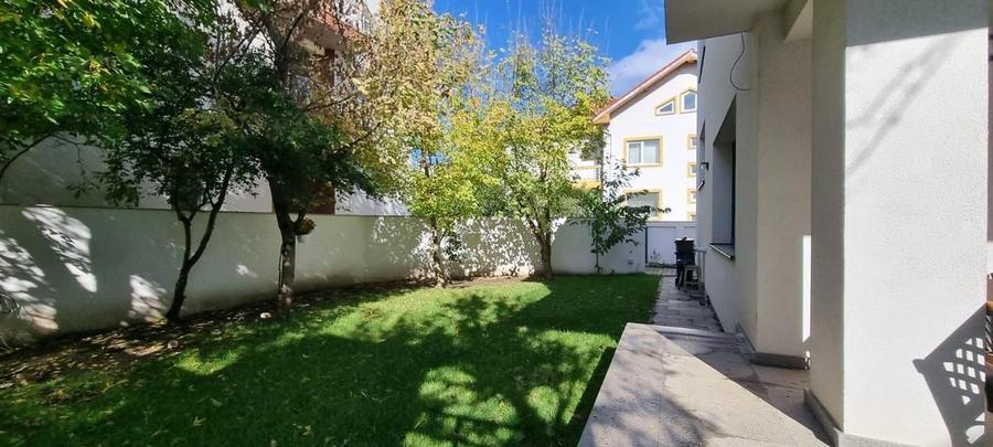 Casă spectaculoasă – 314 mp utili, cramă, terase, 7 camere, teren 432 mp