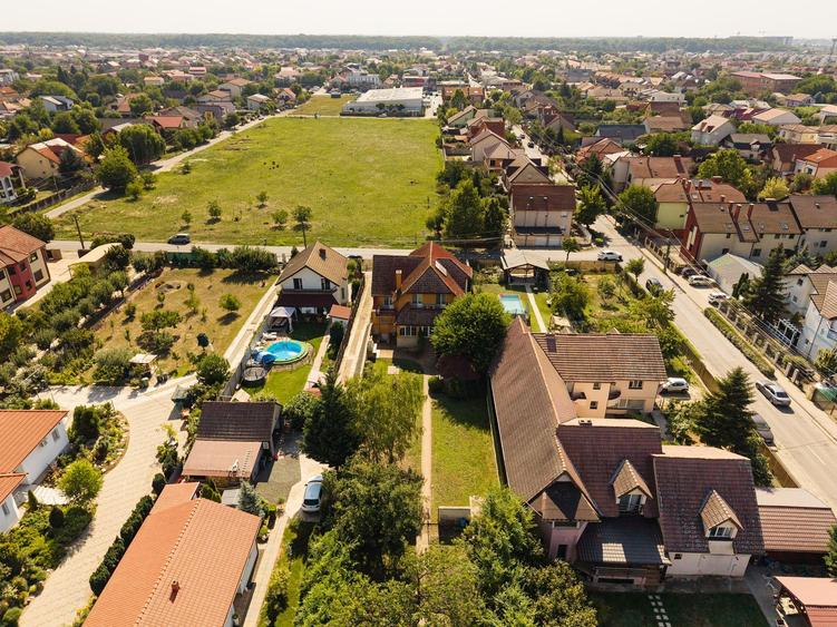 Vilă cu spatii largi, curte generoasă