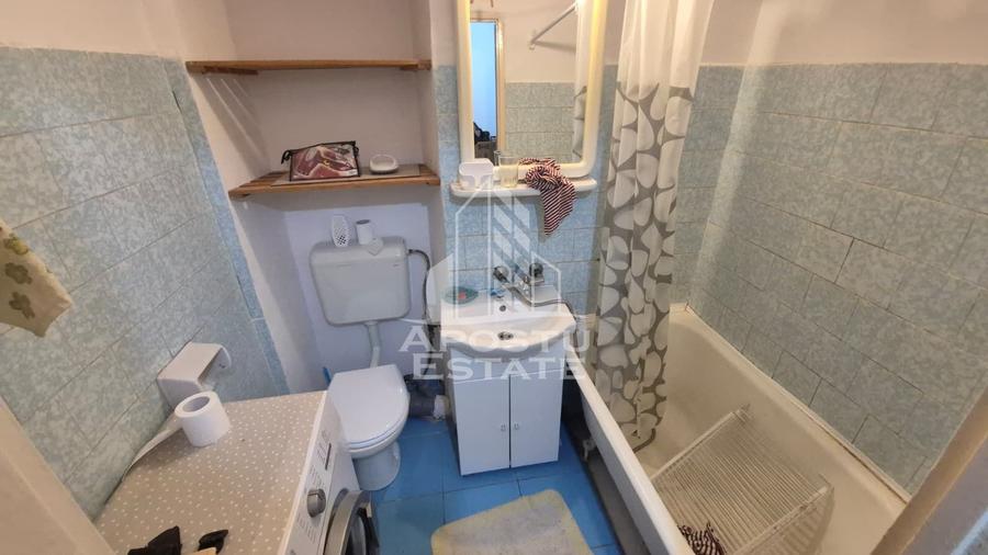 Apartament cu 3 camere, balcon, zona Sagului