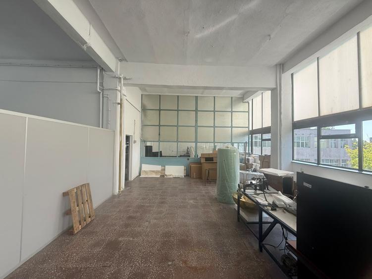 Spatiu Industrial 260Mp la etajul 3 cu Lift Marfa