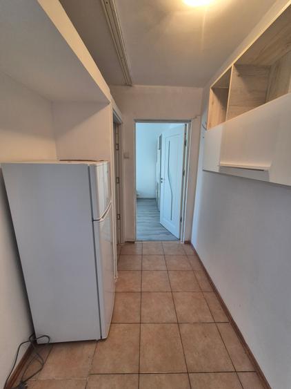 Închiriez apartament 1 camera etajul.1