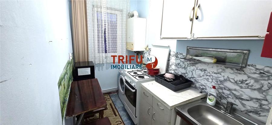 Apartament 4 camere semidecomandat etaj 8 zona Bulevard Cetate
