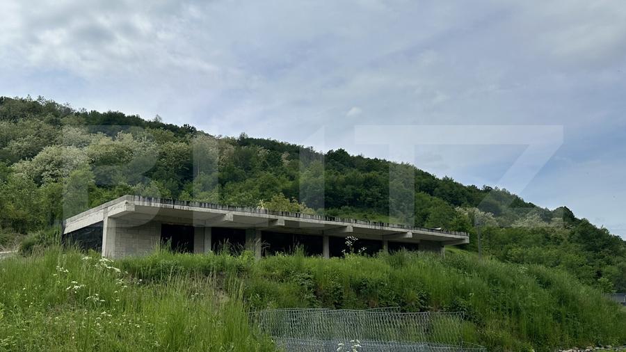 Casa la gri 159 mp, teren 16.418 mp, zona Dumbrăvița-Hunedoara