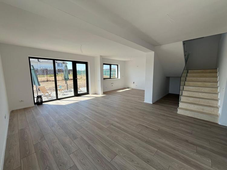 Casa la cheie - 163mp utili + teren 704 mp - cel mai mare din zona