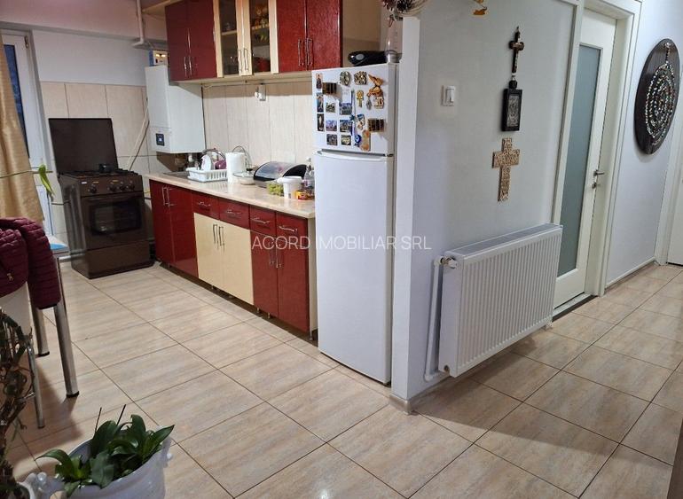 Apartament cu 3 camere decomandat - zona Dacia - 11
