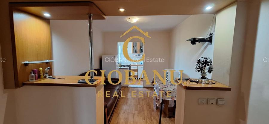 Apartament 3 camere DECOMANDAT etaj 3/4  de vanzar zona Craiovita Noua - 2