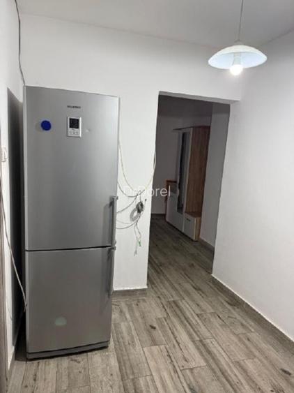 Proprietar închiriez ap 3 cam  500 € 3 min M ,piața , școli, parc  zona verde - 3