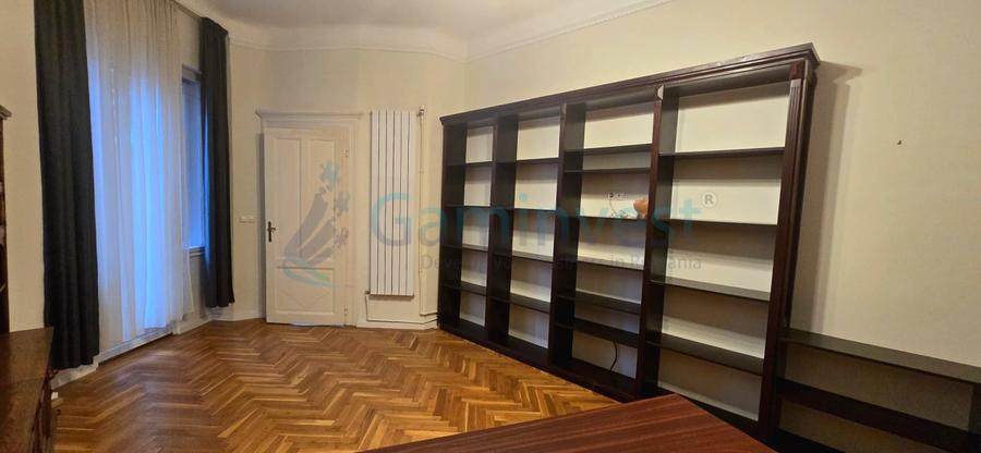 Apartament rustic-ultracentral cu 4 camere de inchiriat,Oradea,Bihor