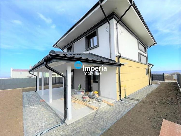 Vila 4 camere, Miroslava, Notariat, asfalt, beci, zona excelenta