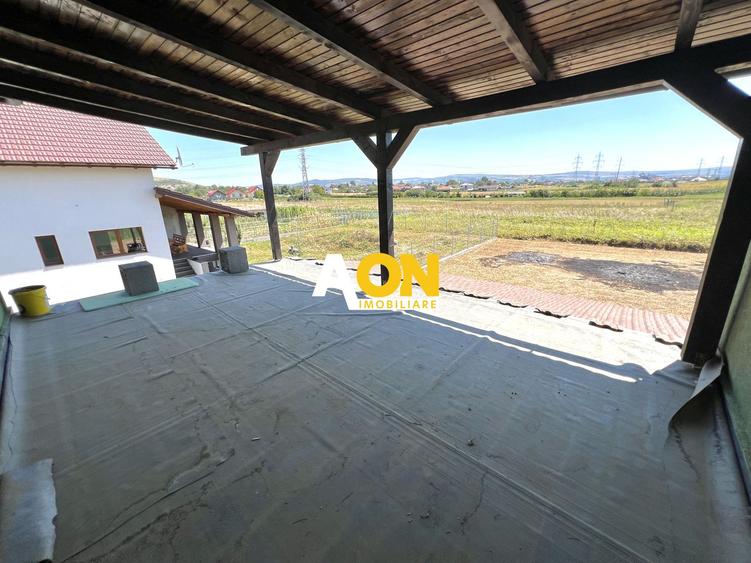 Casa individuala cu 4 camere, 2 bai, terasa, 800mp teren, Sp+P+1E