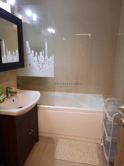 Apartament 3 camere decomandat, zona Scoala de inot