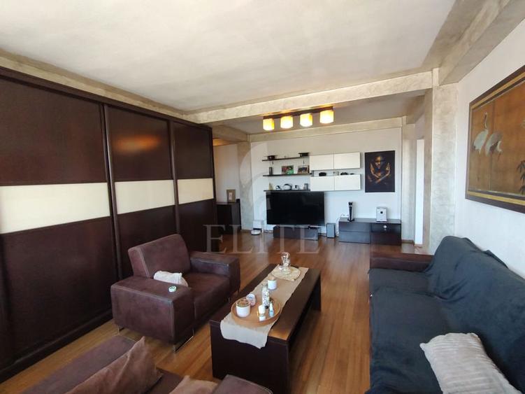 Apartament 2 camere în zona STRAZII BUCURESTI