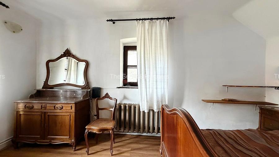 Casa saseasca traditionala La asfalt Curte generoasa