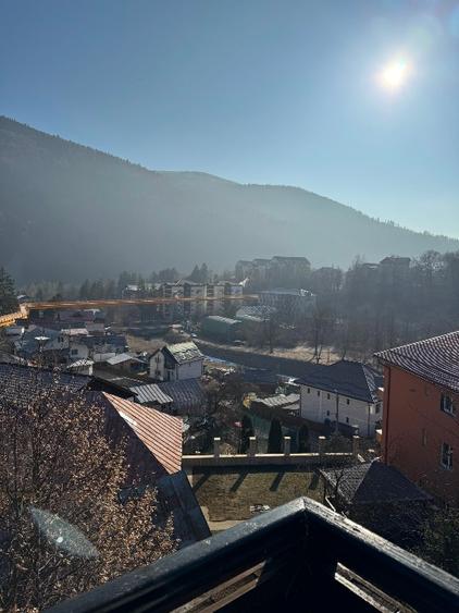 Vand apartament spatios, 2 camere in Sinaia,