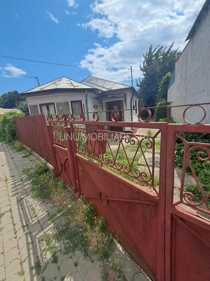 Casa batraneasca cu teren in suprafata de 1258 mp - Strada Siretului - 120 euro - 4