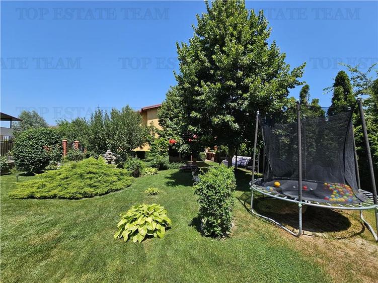 Vila lux 5 camere cu gradina superba centru Domnesti