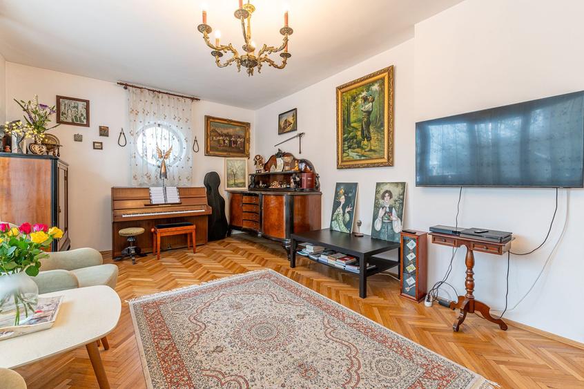 Vilă 4 familii | Apartament + mansardă | Curte 98 mp