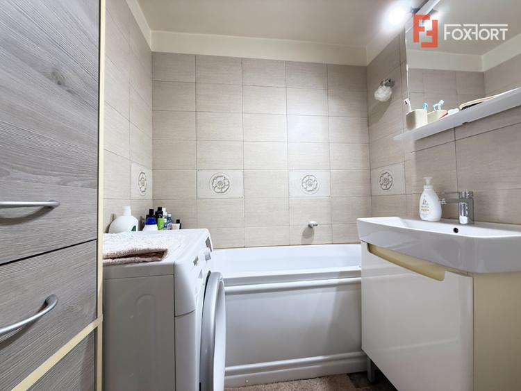 Apartament cu 3 camere, la etajul 1, de vanzare in zona Lipovei