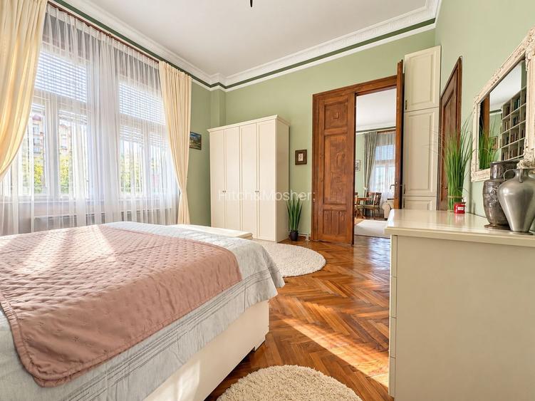 Apartament în Piața Libertății | Clădire istorică, balcon cu vedere spre piață - 10