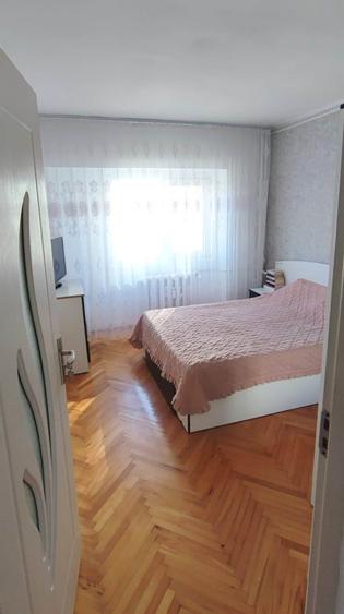 Apartament 3 camere decomandat, 2 bai, 88 mp, balcon inchis, etaj intermediar