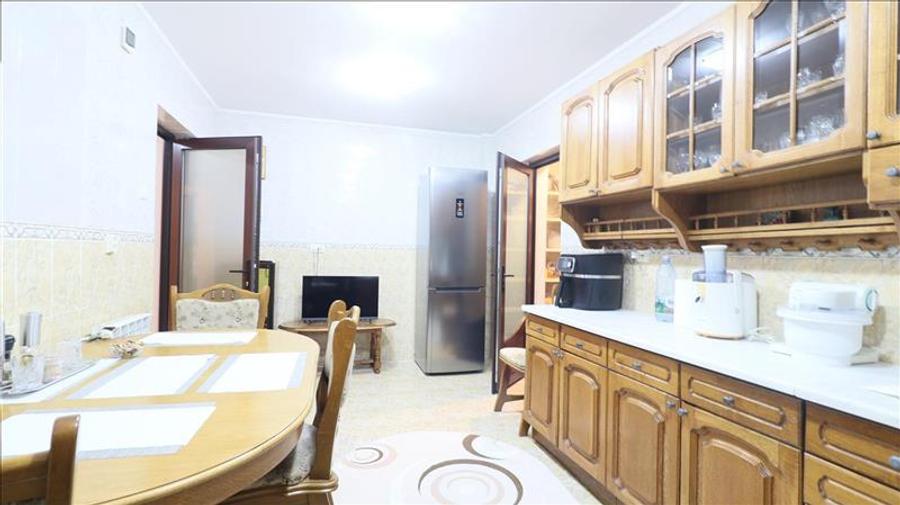 Vila exclusivista de vanzare in Iasi, design impunator, localizare excelenta.