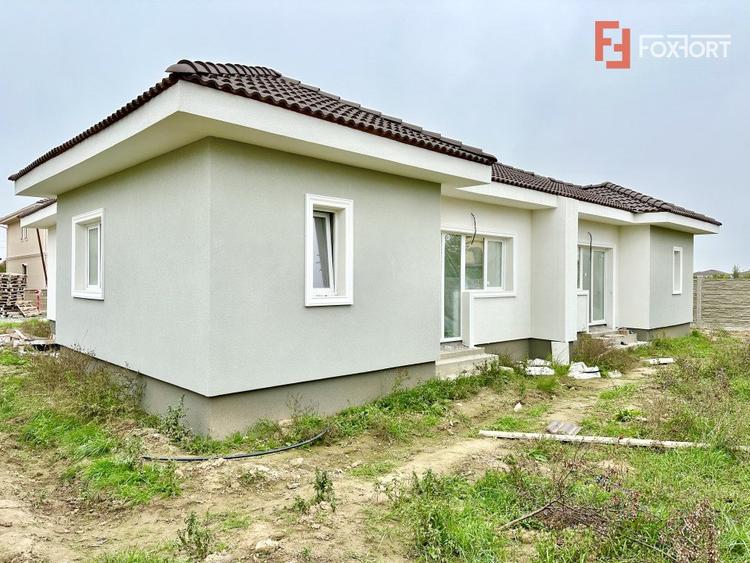Duplex 4 camere si 2 bai - Mosnita Noua - toate utilitatile