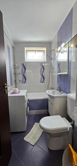 Inchiriez apartament de 2 camere,decomandate situat in zona Cedonia,la etajul 3