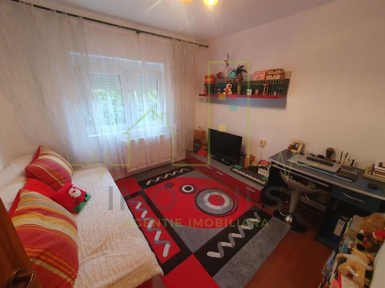 Aradului. 3 Camere. 2 Bai. 2 Balcoane. Decomandat.