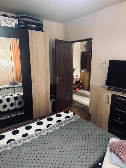 Vand 2 camere decomandat, partial mobilat- Plavat!!!