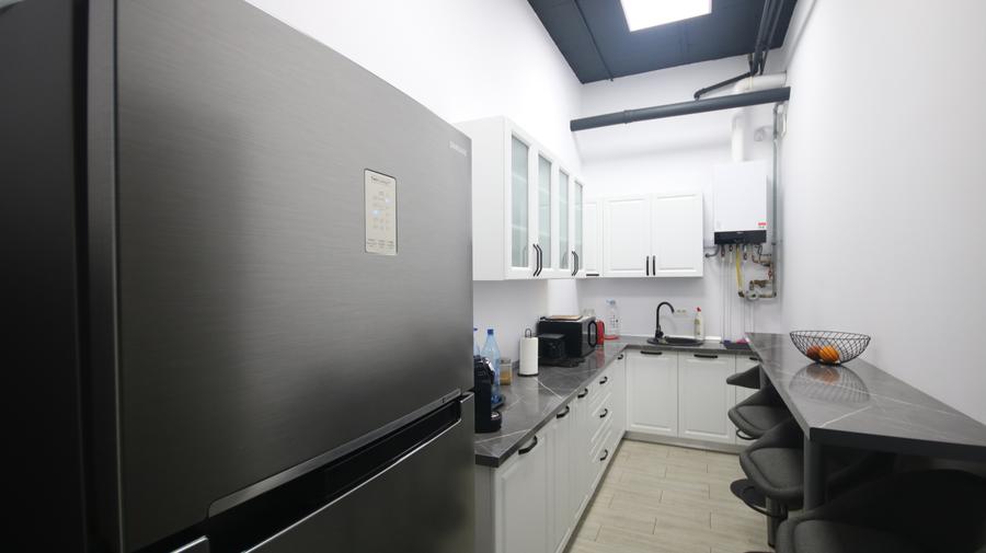 Spatiu cu destinatie Birouri,178,3 mp,2 grupuri sanitare,bucatarie