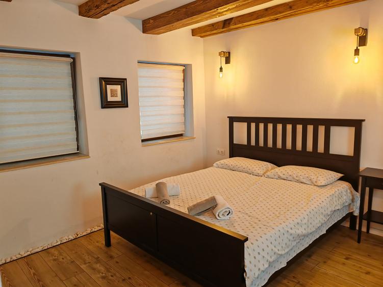 Apartament 4 camere renovat, 3 unitati regim hotelier zona Centrul Istoric