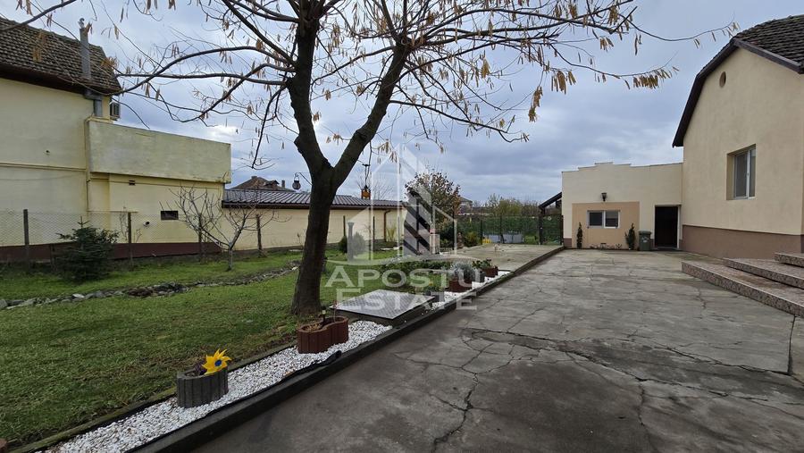 Casa individuala de vanzare, 5 camere, 3 bai, teren 1700 mp, Giarmata