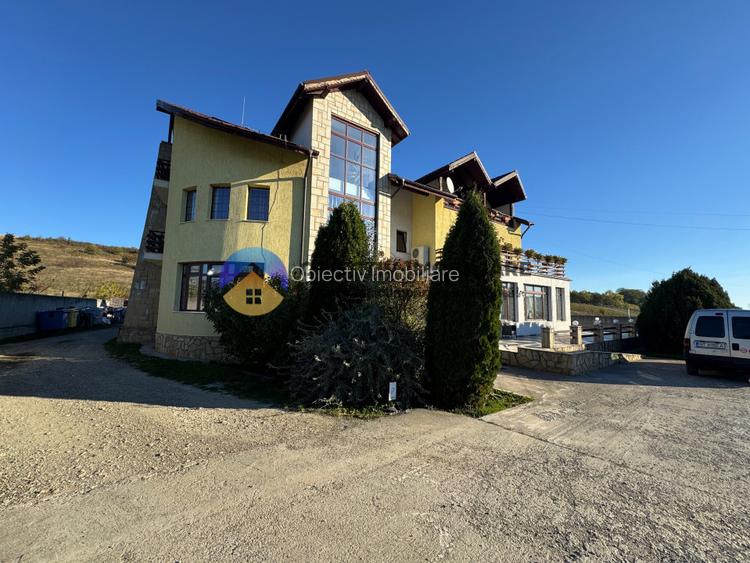 Pensiune de vanzare impreuna cu 11.500 mp teren - 2