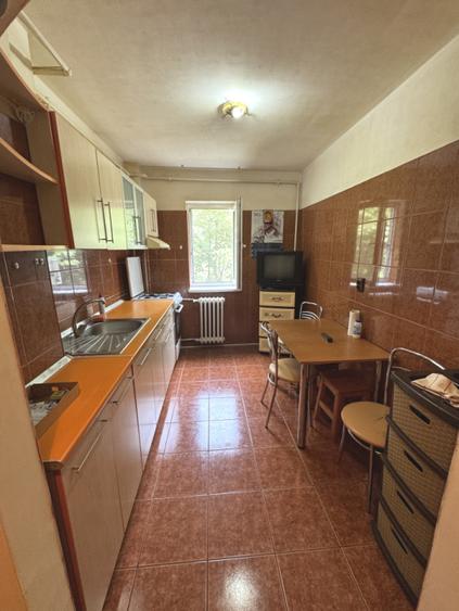 Apartament 2 camere, confort 1 semidecomandat, etaj 2/4 – pozitie excelenta